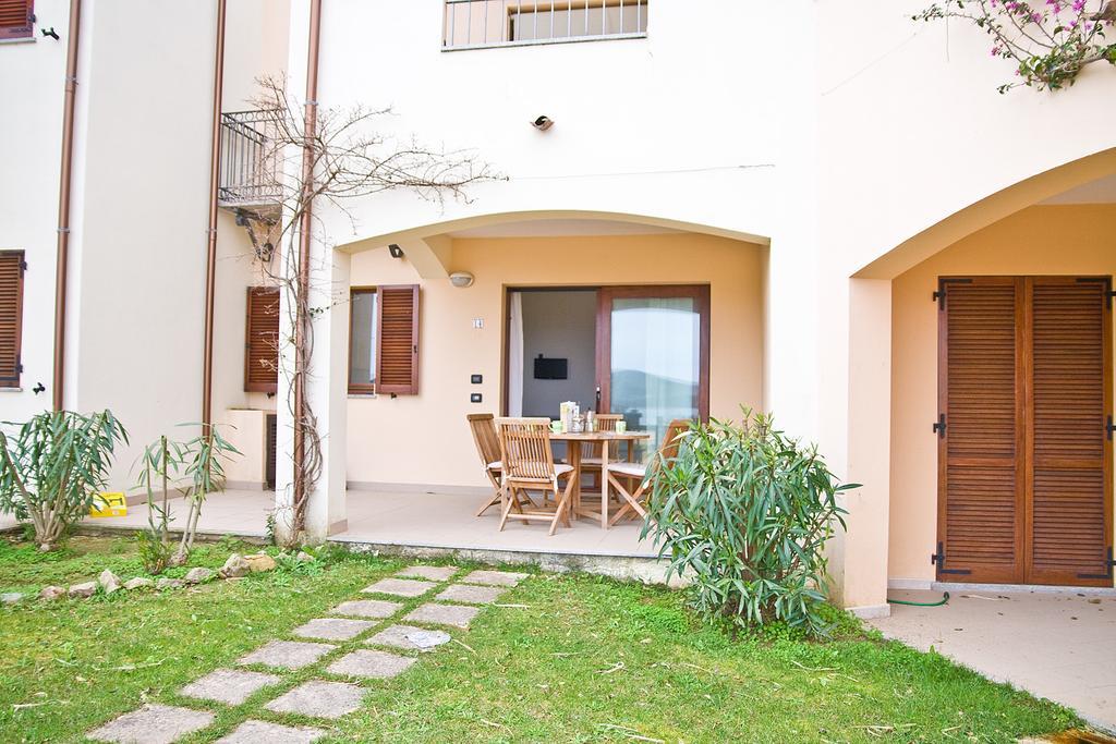 I Mirti Di Porto Pozzo Apartment Luaran gambar