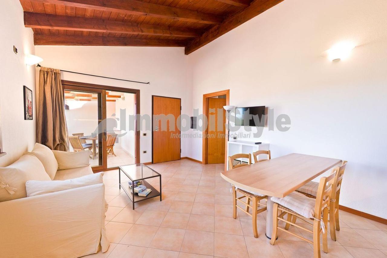 I Mirti Di Porto Pozzo Apartment Luaran gambar
